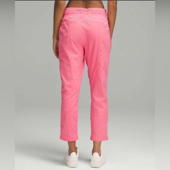 Lululemon Dance Studio Mid-Rise Cropped Pant
Sakura Pink, Size 14 - Picture 2 of 9
